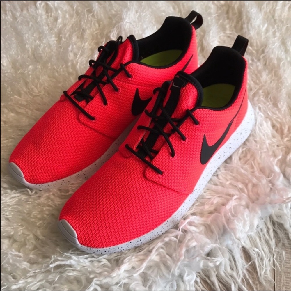 NWT Nike ID Custom Roshe One Neon Pink - Picture 4 of 8